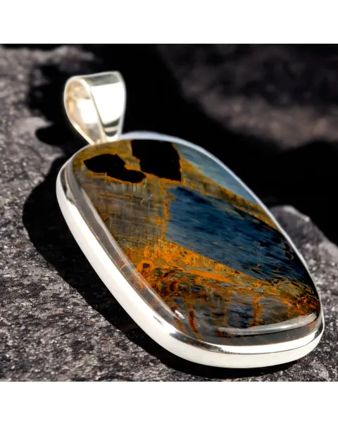 Gioiello Esclusivo con Pietersite: Magia di Colori.