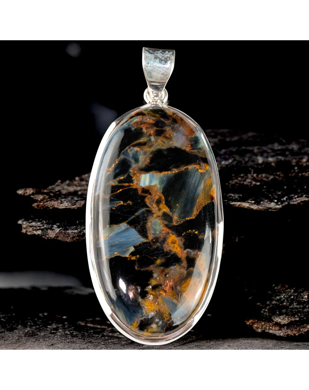 Ciondolo con Pietersite della Namibia: Fascino Naturale.