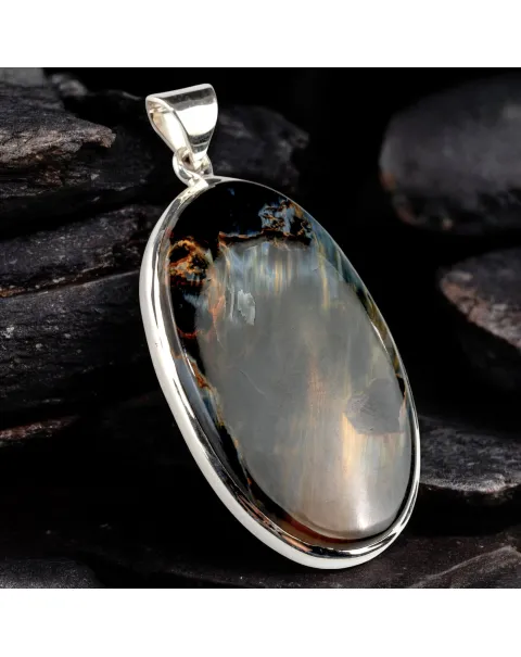 Pietersite Namibiana, Gioiello dalla Forza Naturale.