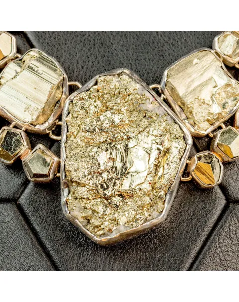 Stupefacente Collana in Argento con 53 Gemme di Pirite Gold.