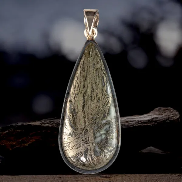 Ciondolo in Argento con Pirite Piumata di Neudorf, per Amanti di Gioielli Esclusivi e Minerali Storici.