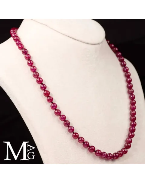 Collana di Rubini: Eleganza di Sfere Birmane.