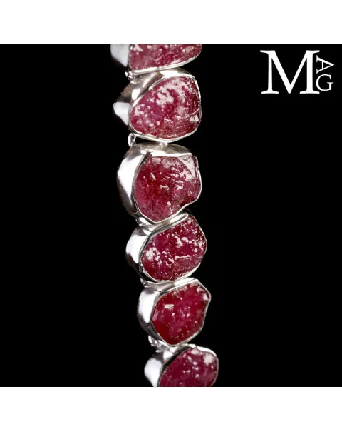 Bracciale in argento con gemme naturali di rubino.