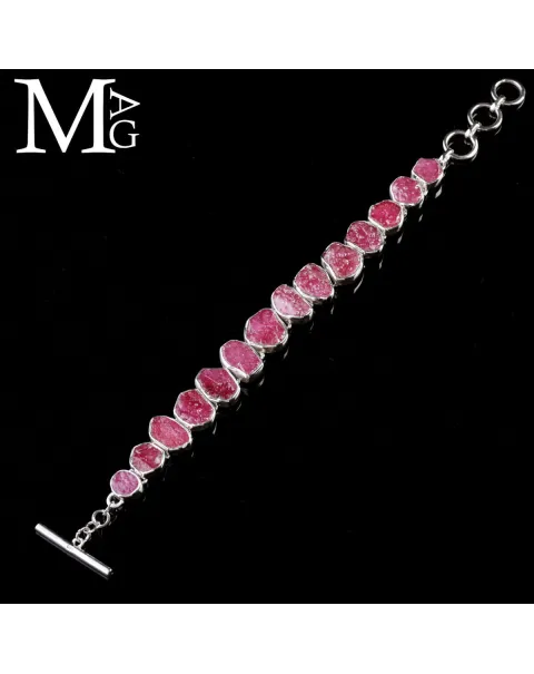 Bracciale in argento con gemme naturali di rubino.