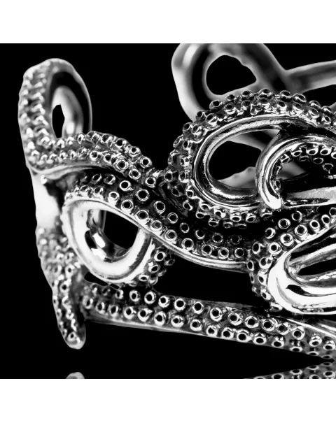Bracciale in argento 925 a forma di polpo con dettagli realistici.