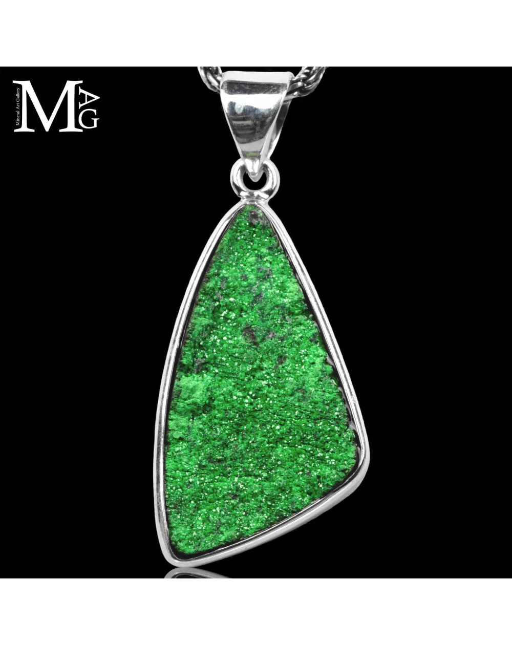Ciondolo con Uvarovite naturale.