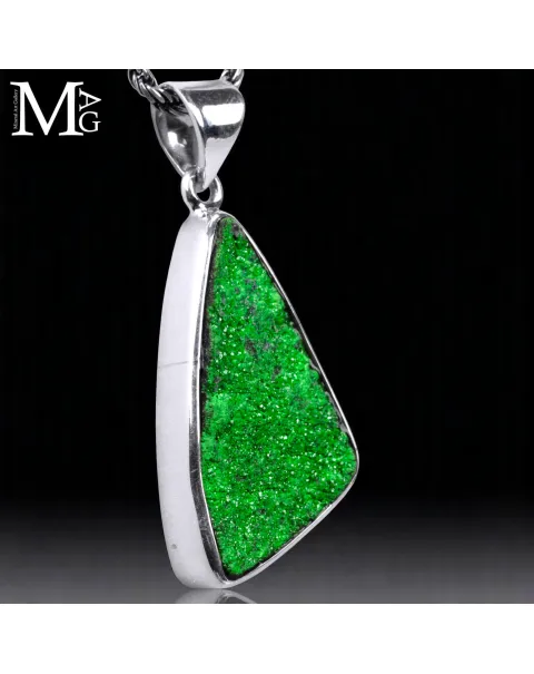 Ciondolo con Uvarovite naturale.