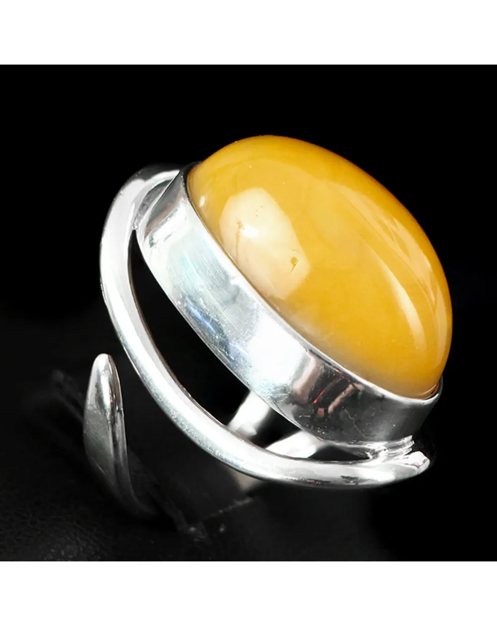 Anello in Ambra