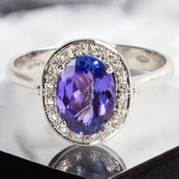 Anello Oro Bianco Tanzanite e Diamanti