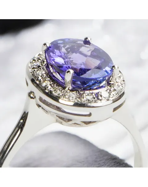 Anello Oro Bianco Tanzanite e Diamanti