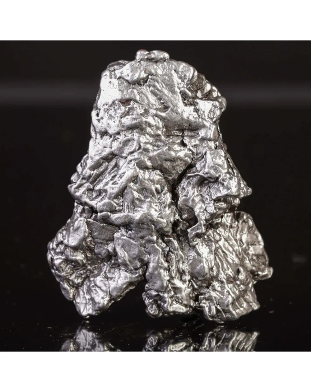 Frammento di Meteorite Ferroso: Un Pezzo di Asteroide dal Campo del Cielo.