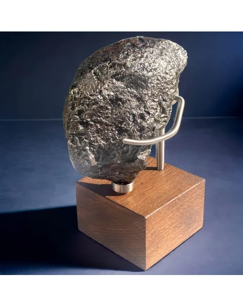 Meteorite Campo del Cielo da 2,5 kg su Base in Legno ed Acciaio.