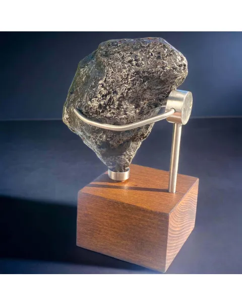 Meteorite Campo del Cielo da 2,5 kg su Base in Legno ed Acciaio.