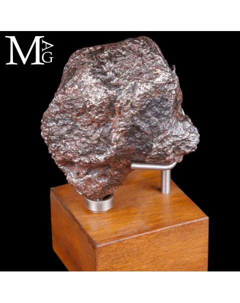 Meteorite Campo del Cielo – Scultura Cosmica su Base d’Autore
