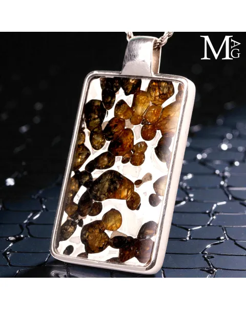Ciondolo in Argento con Meteorite Pallassite di Fukang