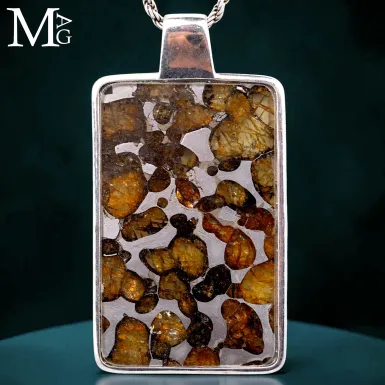 Pendente in Argento con Sezione di Meteorite Palla...