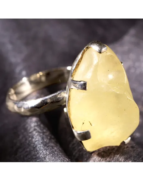Anello in Argento con Gemma di Vetro Libico.