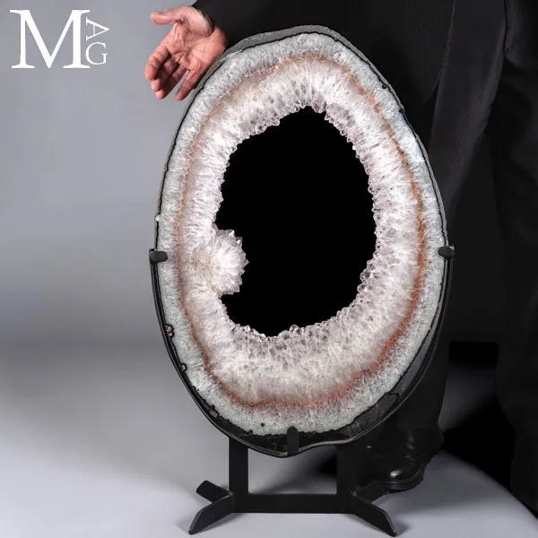 Sezione di Geode con Cristalli di Quarzo e Ametista – Brasile