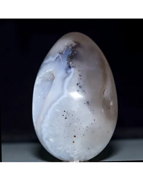Uovo in Agata Naturale con Geode Interno e Inclusioni Nere