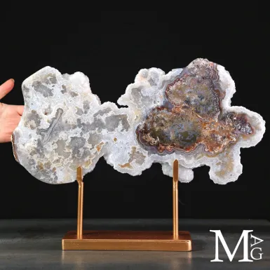 Sezione di Geode in Agata e Quarzo con Base Metall...