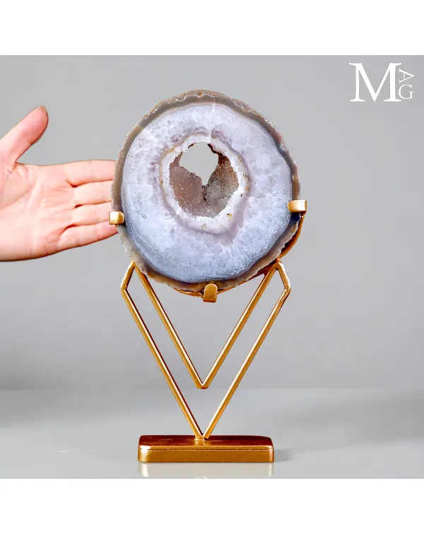 Fetta di Geode di Agata su Supporto di Design.