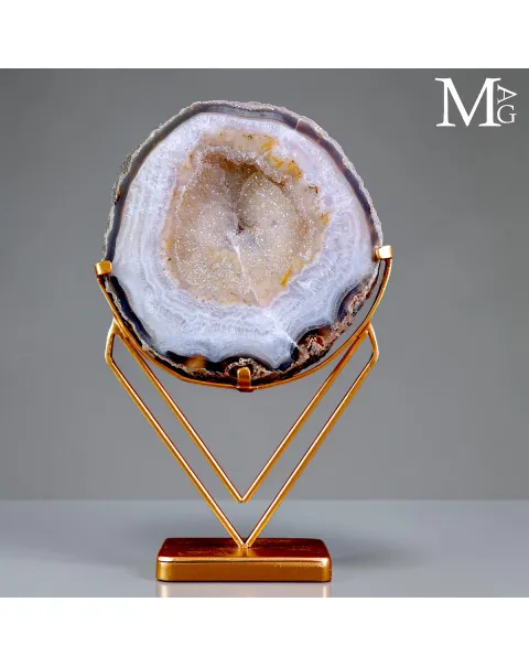 Fetta di Geode di Agata del Brasile su Supporto Decorativo.