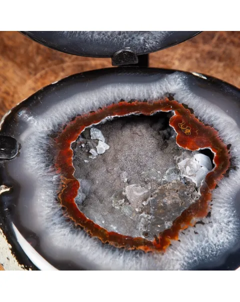 Geode Agata Sezionata su base