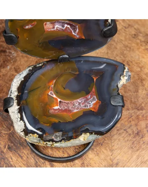 Geode Agata Sezionata Su Base