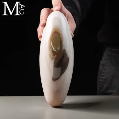 Shiva Lingam in Agata Bianca – Madagascar
