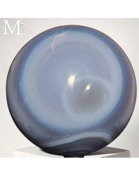 Sfera in Agata Naturale con Geode di Cristalli.