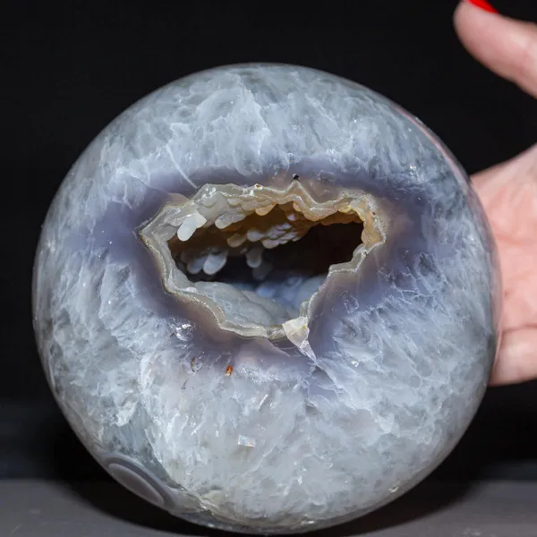 Particolare sfera di agata naturale,  per collezionisti.