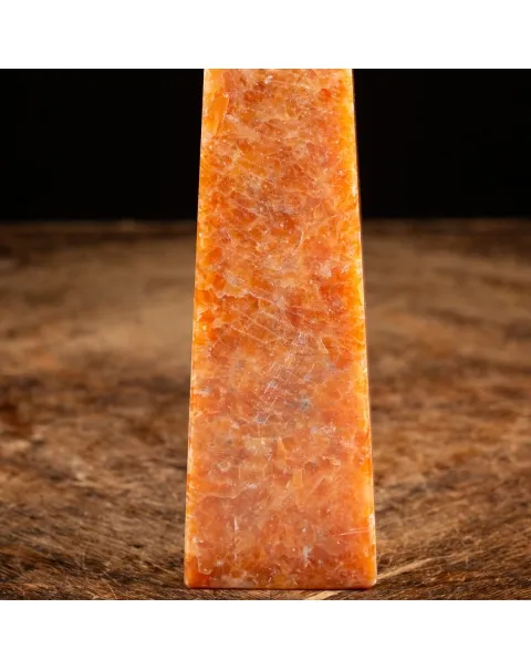 Obelisco in Calcite