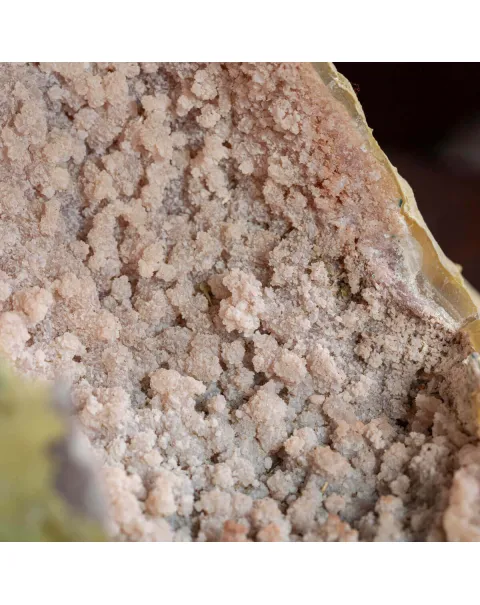 Particolarissimo Geode di Quarzo Ametista: Una Meraviglia Geologica a Doppia Formazione.