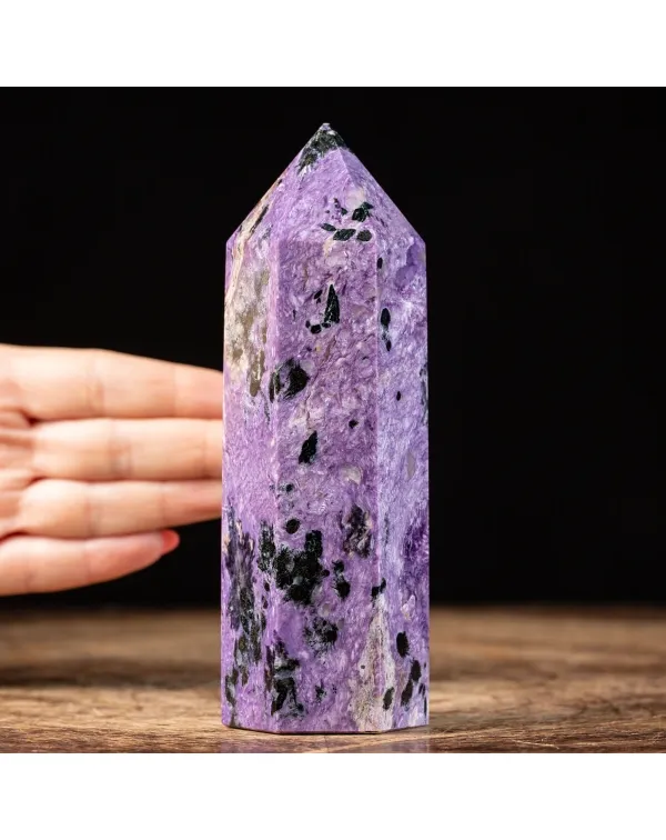 Obelisco in Charoite