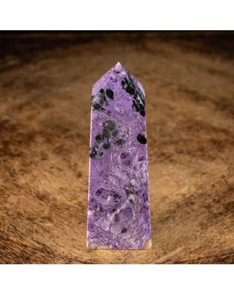 Obelisco in Charoite