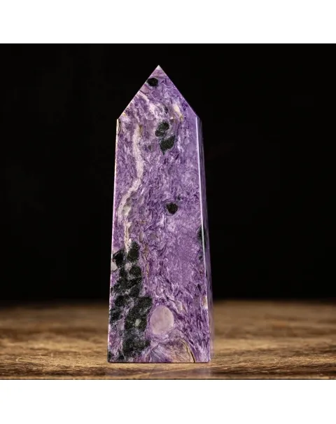 Obelisco in Charoite