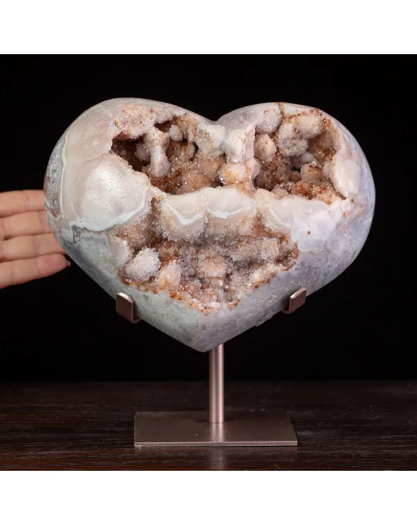Cuore in Ametista Rosa con Geode Naturale.