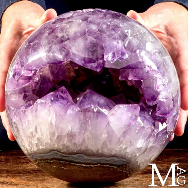 Grande Sfera di Ametista Naturale – Con Geode a Cristalli Viola Profondi