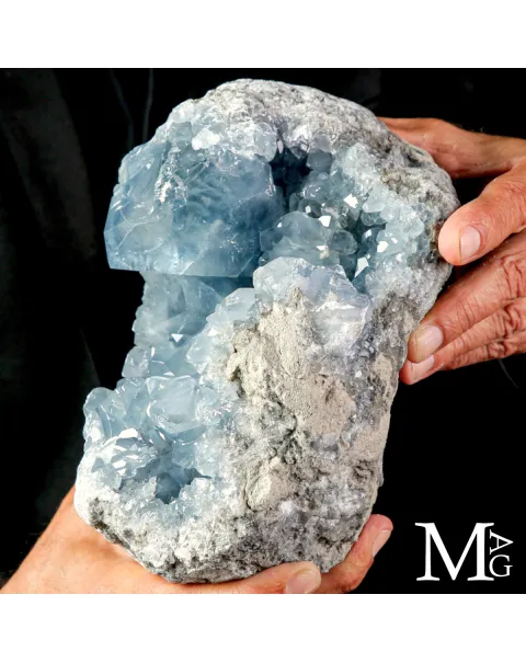 Celestina (Celestite) – Geode con cristalli.