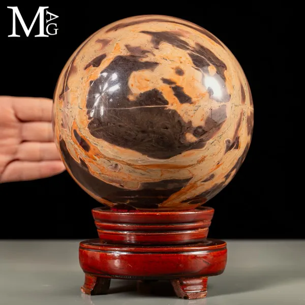 Sfera in Diaspro del Madagascar su Base in Legno