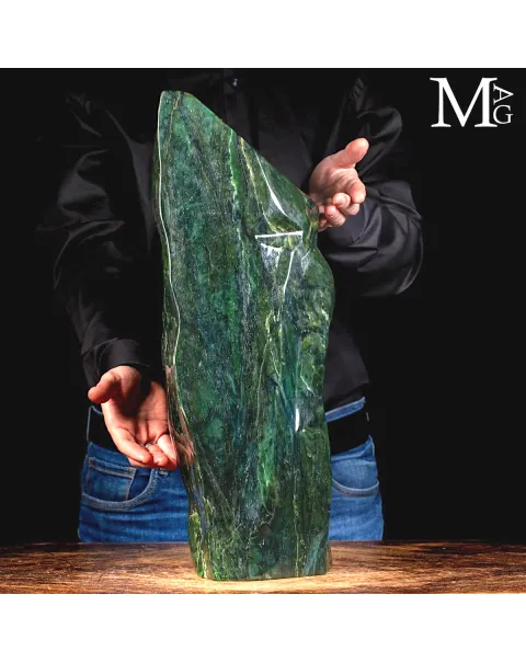 Grande Monolite di Giada Nefrite Naturale – Himalayana.