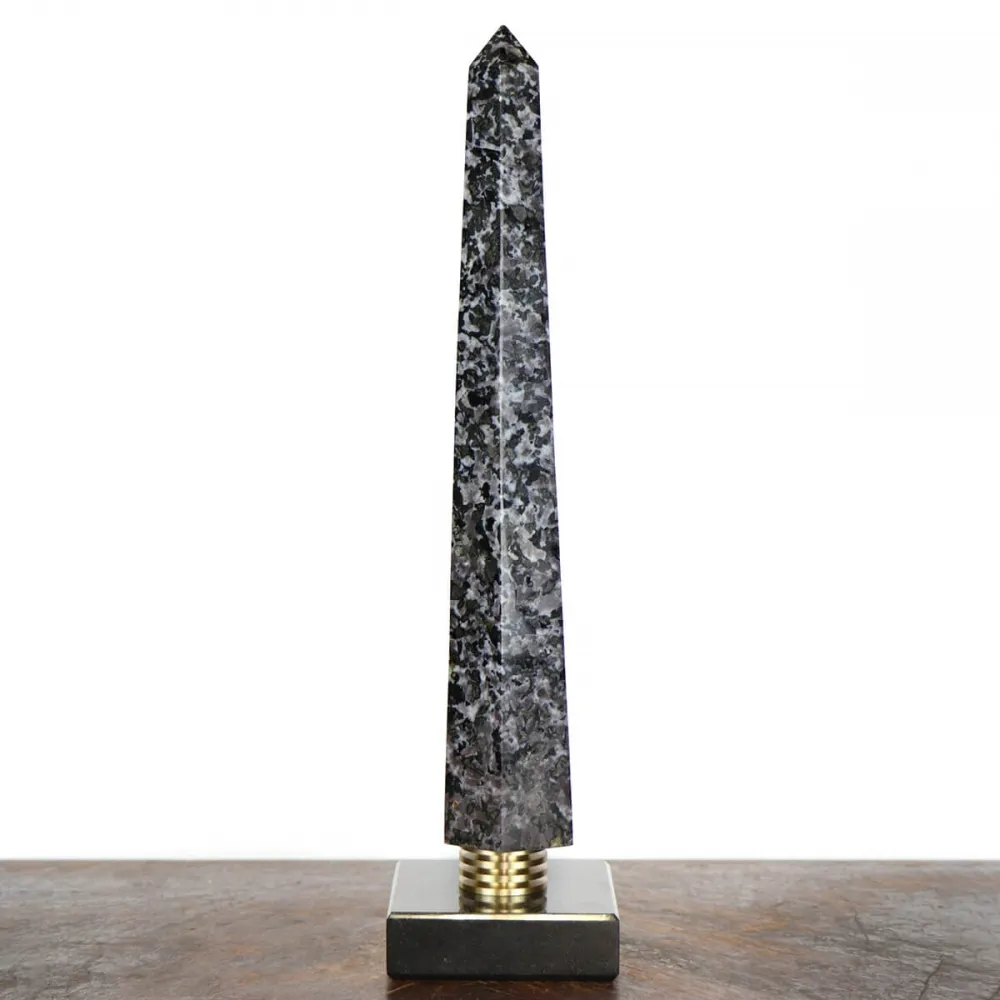 Obelisco in Indigo Gabbro