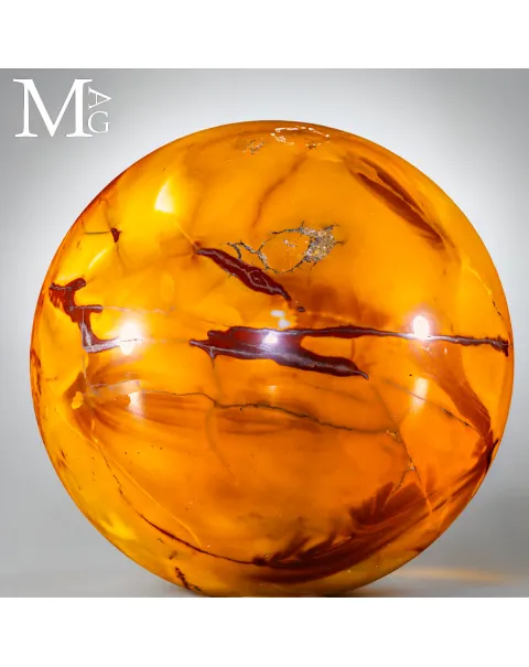Sfera in Mookaite Australiana – Tonalità Dorate con Inclusioni Naturali.