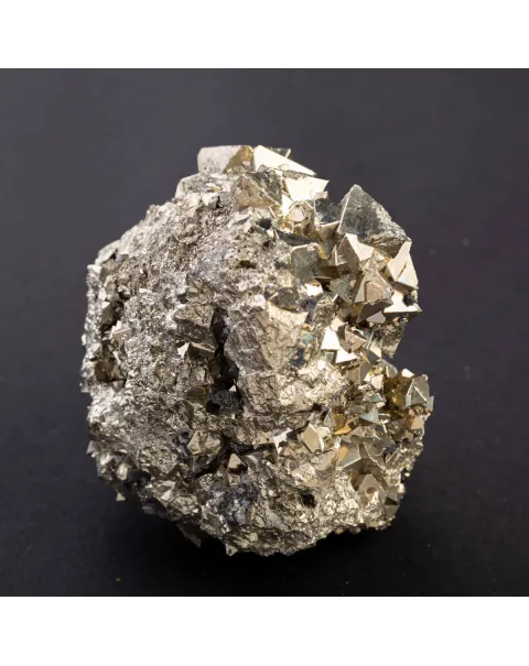 Pirite Piramidale di Huanzala: Geometria Unica.
