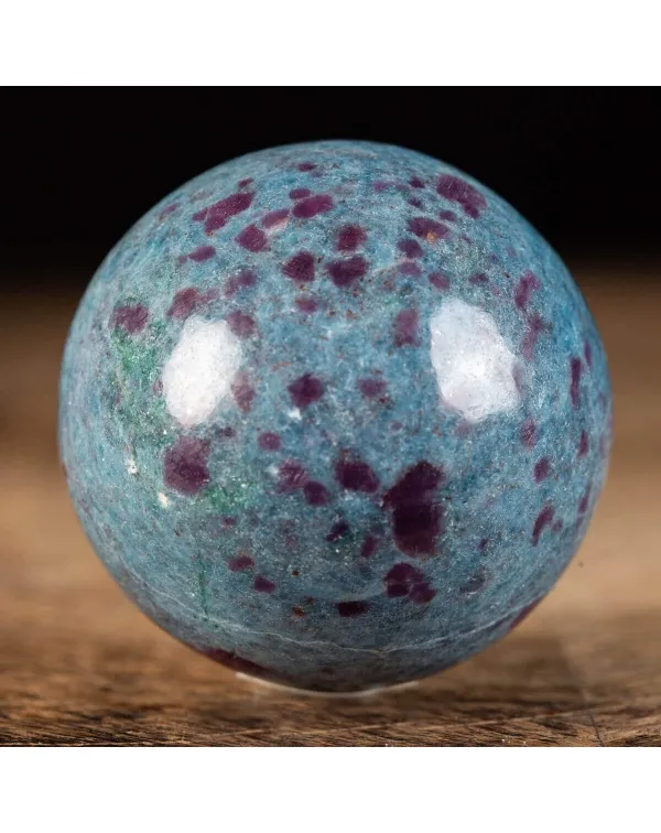 Sfera in Cianite con Rubini 