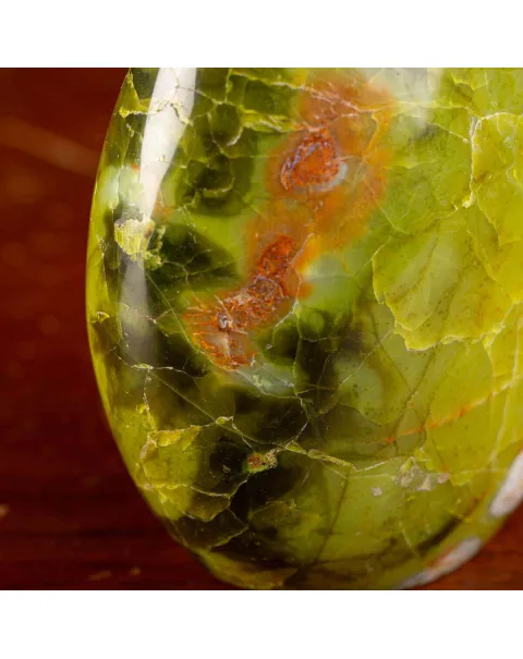 Serpentina: La Pietra dell'Equilibrio e dell'Apertura Spirituale.
