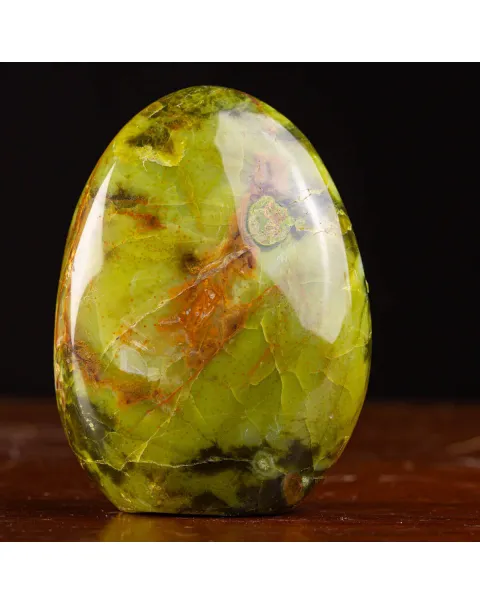 Serpentina: La Pietra dell'Equilibrio e dell'Apertura Spirituale.