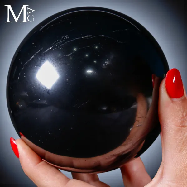 Sfera di Shungite Naturale – Energia primordiale del carbonio antico.