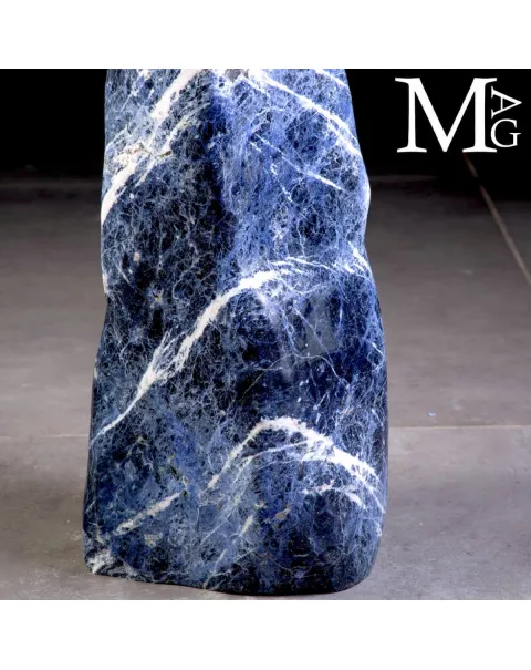 Scultura in Sodalite Naturale – Elemento Esclusivo di Interior Design