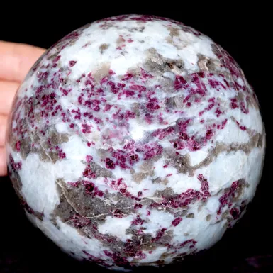 Sfera in Quarzo con Tormalina Rosa e Lepidolite.